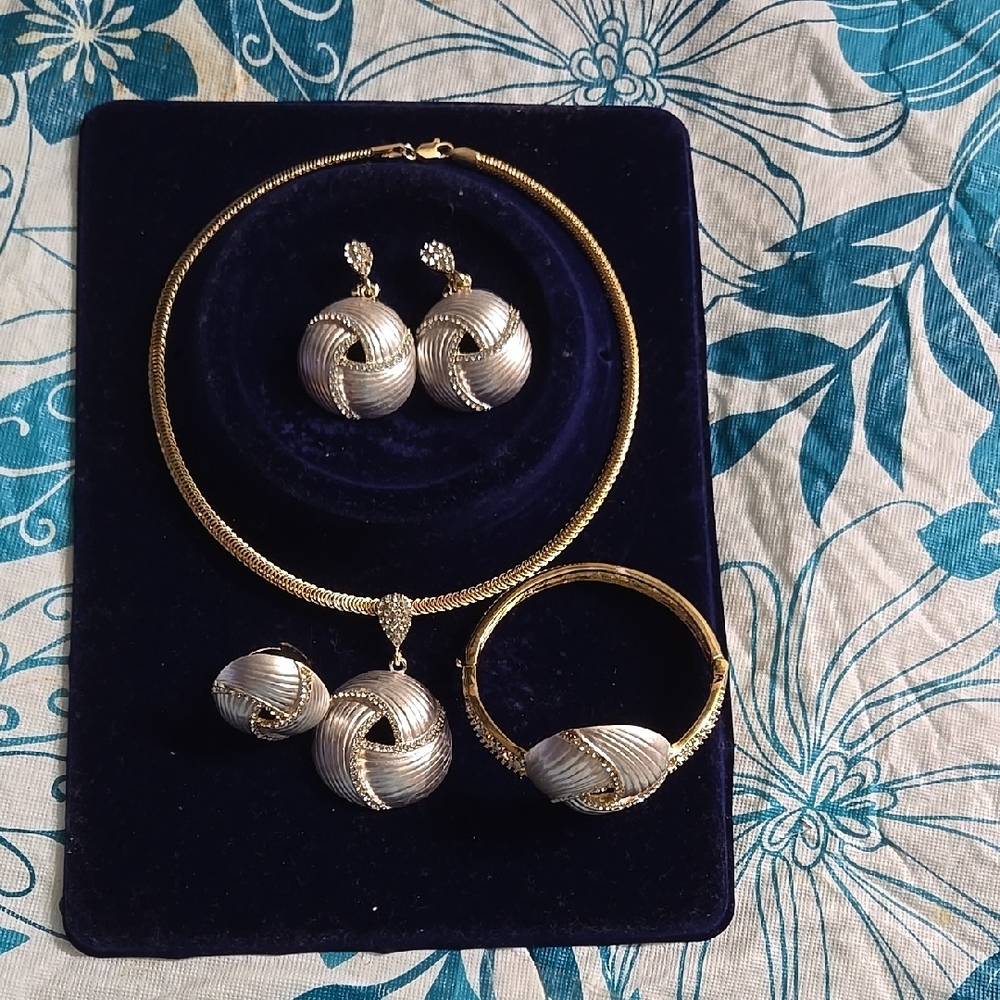 Elegant Silver and Gold Jewelry Set